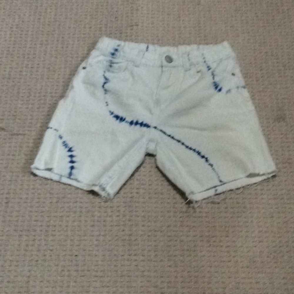 White jean shorts with blue streaks